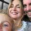 Claudia Leitte encanta ao surgir em foto em família